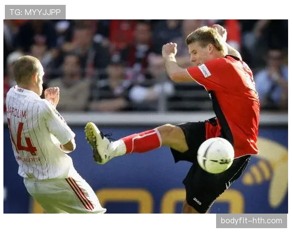 B费秀精准脚法新射门方式掀起足坛热议