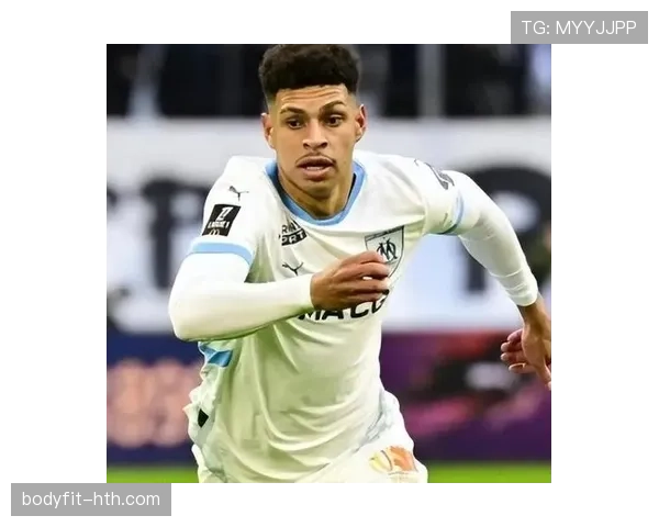 阿什拉夫在赛季中表现稳健，成为世界最快球员记录保持者。