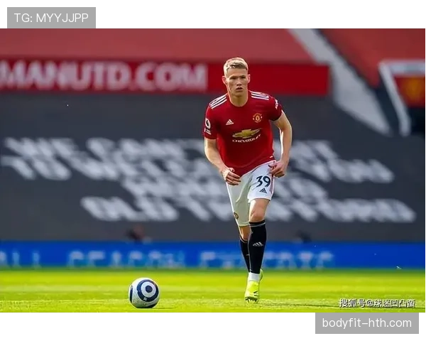 B费与麦克托米奈在控球倾向下转移,展现单点驱动与体系分散区别 B费与麦克托米奈在控球倾向下转移,展现单点驱动与体系分散区别