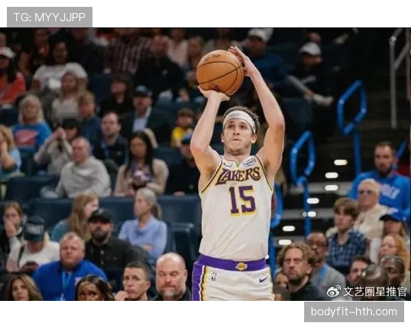 里夫斯无球跑动拉开空间，湖人进攻效率提升