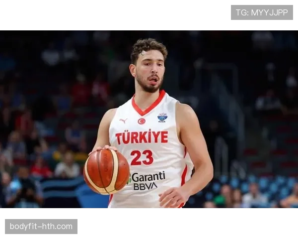 申京挡拆制造错位效率提升显著，更胜同届中锋表现