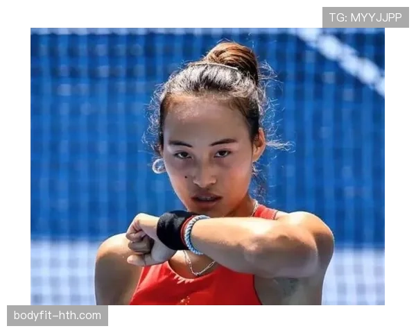 郑钦文比赛完直接啃汉堡，这自律人设是不是有点绷不住了？