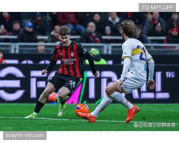 AC米兰中场与边路脱节，控制力不足问题逐步反映在比赛表现中